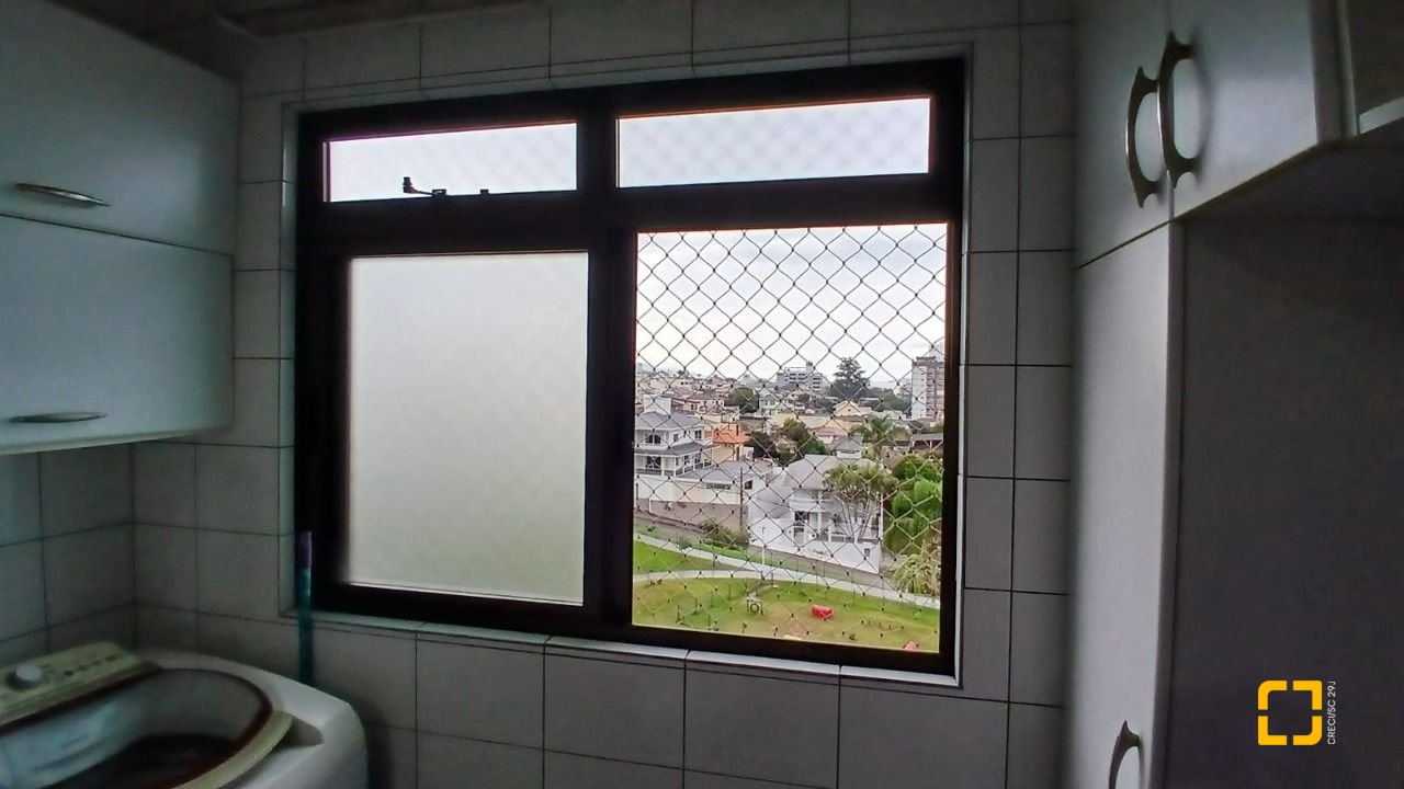 Apartamento com 83m², 4 quartos (sendo 1 suíte), 2 garagens, no bairro Canto em Florianópolis