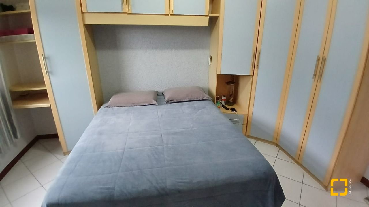Apartamento com 83m², 4 quartos (sendo 1 suíte), 2 garagens, no bairro Canto em Florianópolis