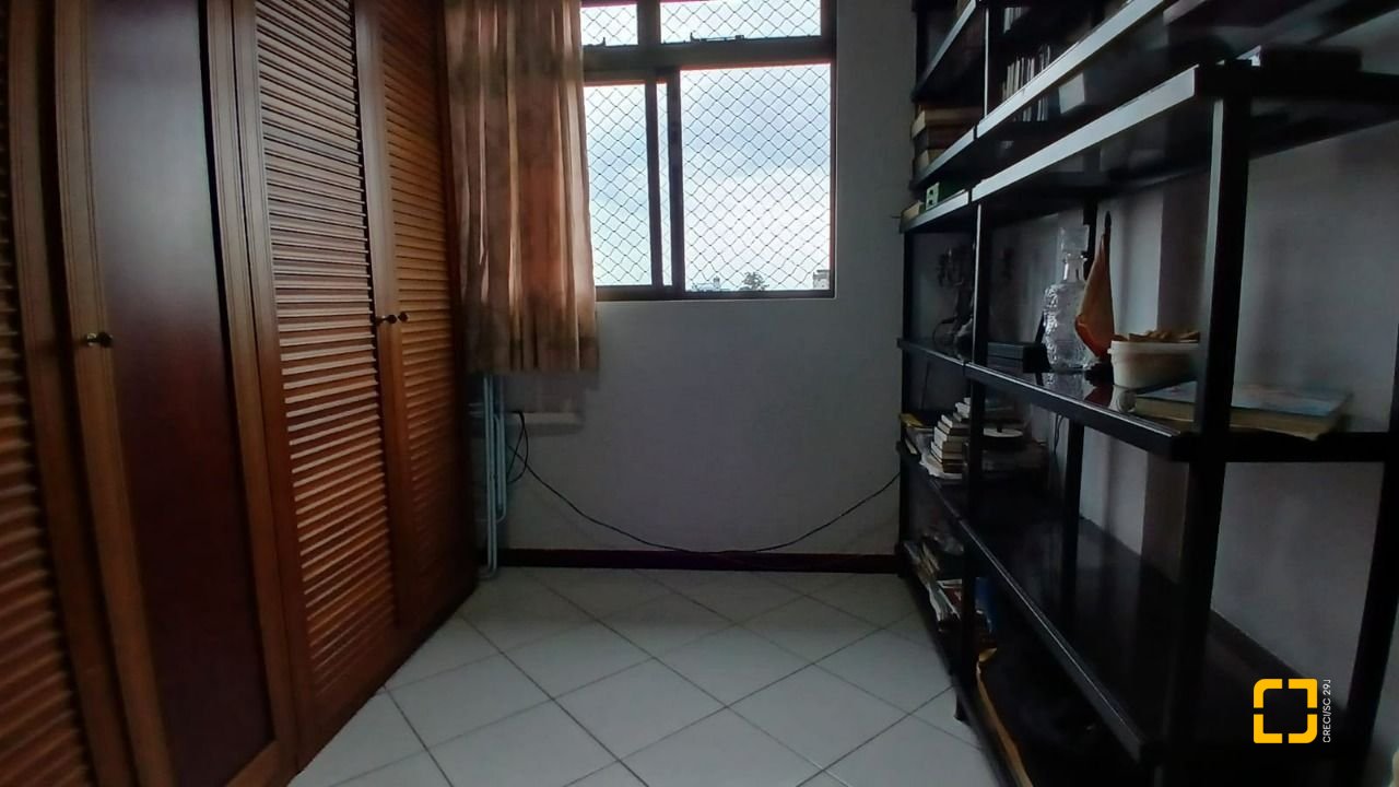 Apartamento com 83m², 4 quartos (sendo 1 suíte), 2 garagens, no bairro Canto em Florianópolis