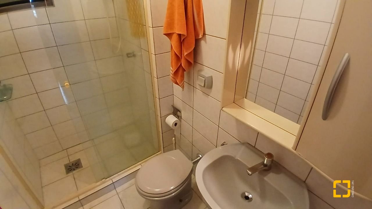 Apartamento com 83m², 4 quartos (sendo 1 suíte), 2 garagens, no bairro Canto em Florianópolis