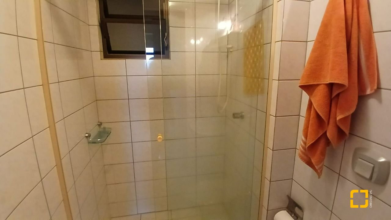 Apartamento com 83m², 4 quartos (sendo 1 suíte), 2 garagens, no bairro Canto em Florianópolis