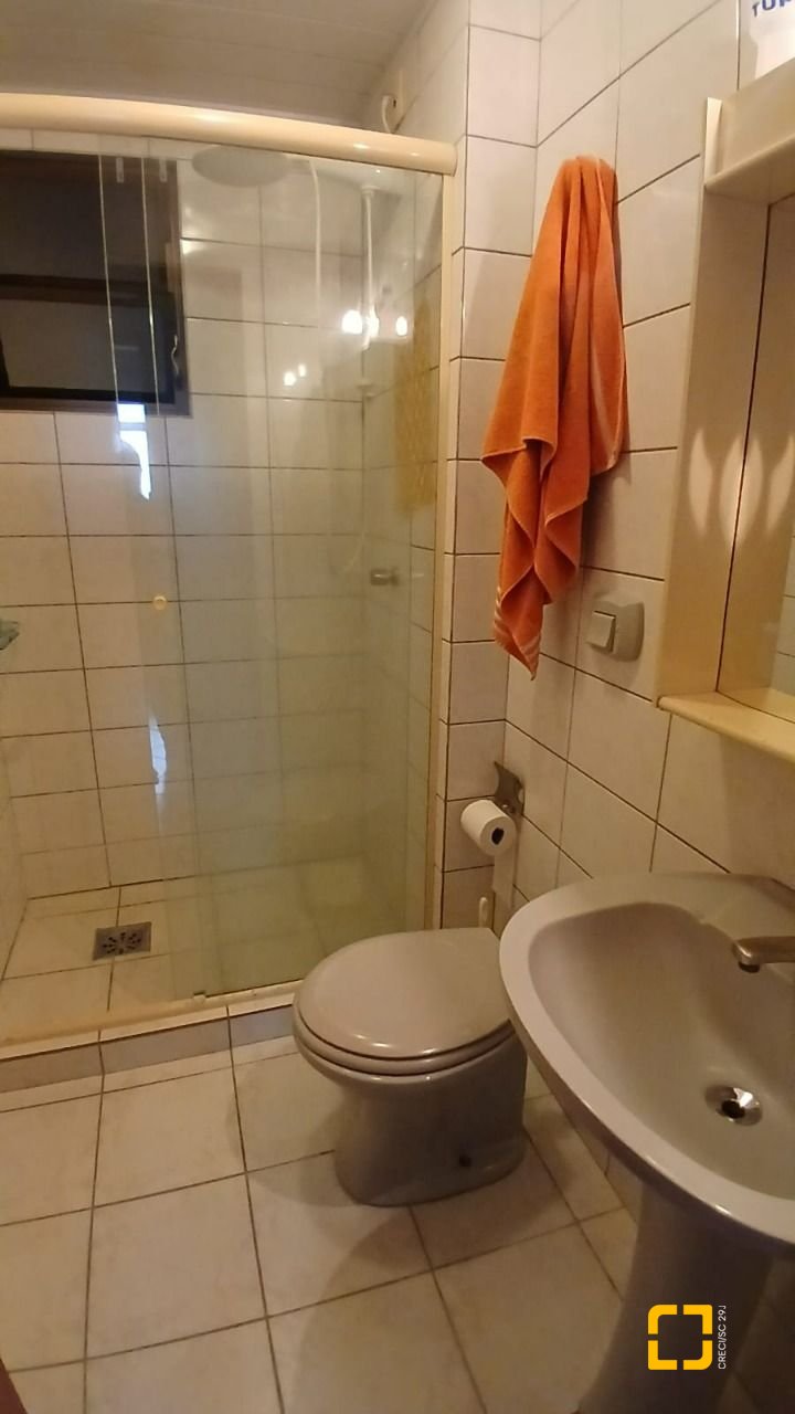 Apartamento com 83m², 4 quartos (sendo 1 suíte), 2 garagens, no bairro Canto em Florianópolis
