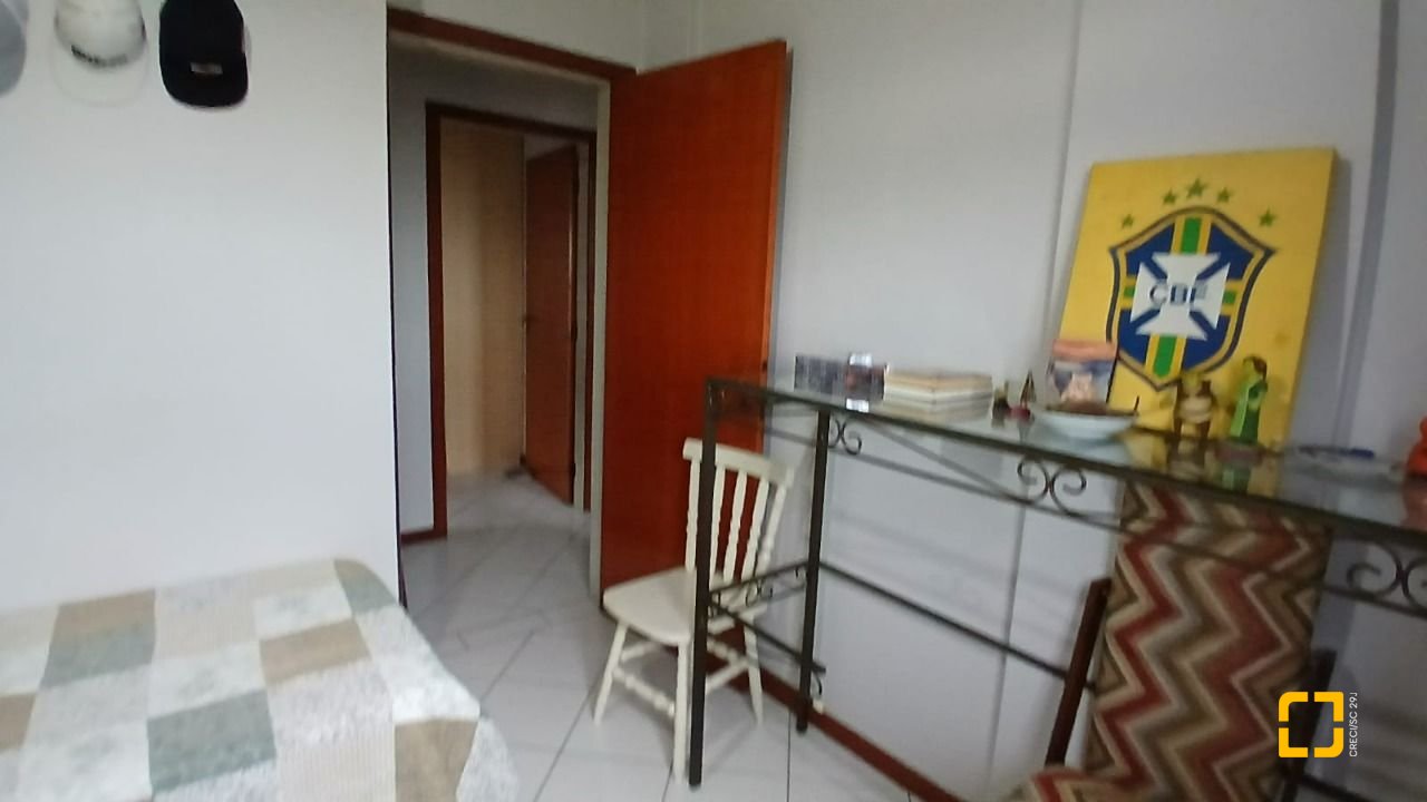 Apartamento com 83m², 4 quartos (sendo 1 suíte), 2 garagens, no bairro Canto em Florianópolis