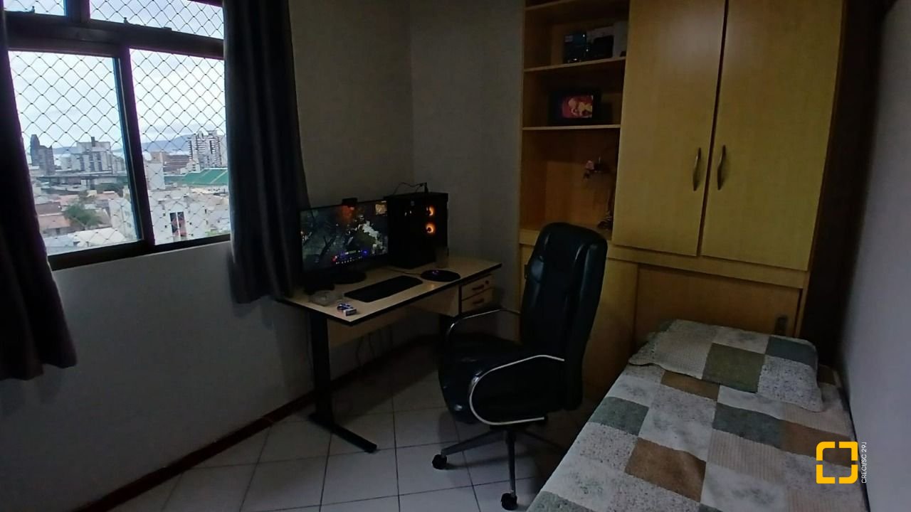 Apartamento com 83m², 4 quartos (sendo 1 suíte), 2 garagens, no bairro Canto em Florianópolis