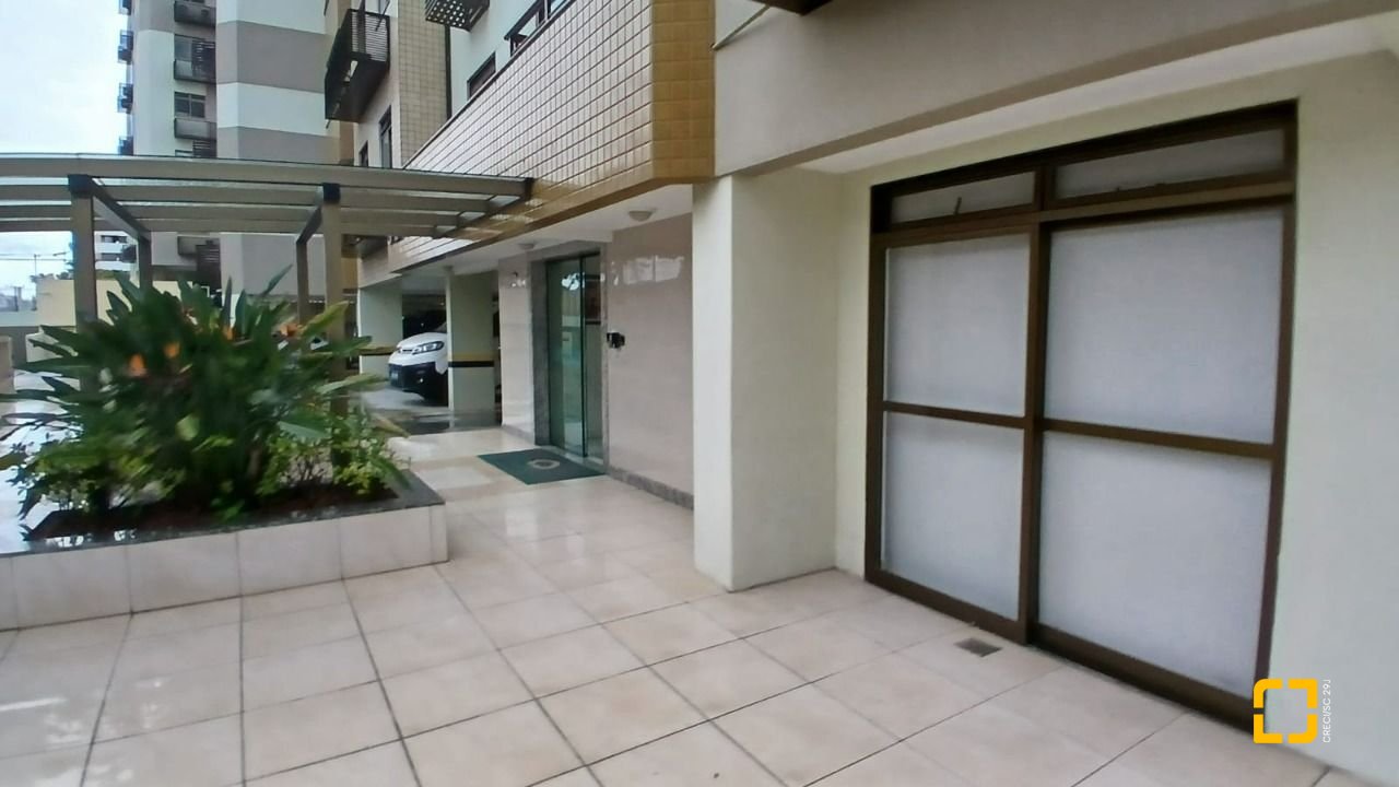 Apartamento com 83m², 4 quartos (sendo 1 suíte), 2 garagens, no bairro Canto em Florianópolis