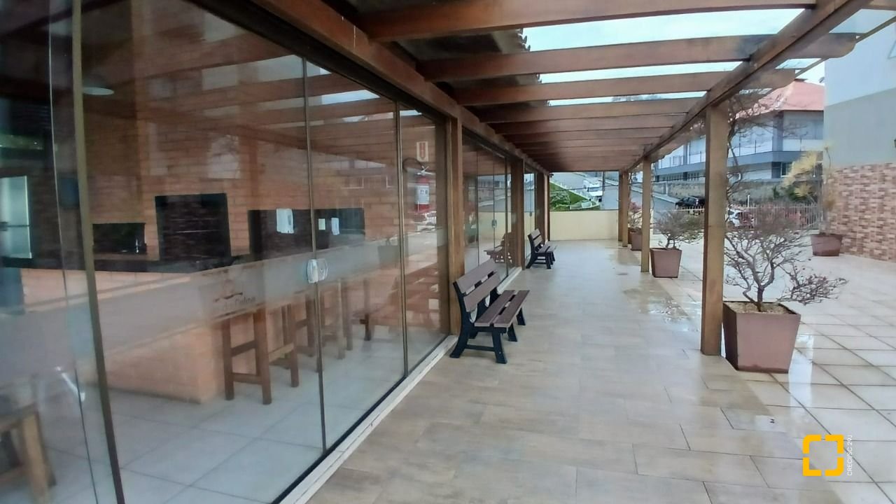 Apartamento com 83m², 4 quartos (sendo 1 suíte), 2 garagens, no bairro Canto em Florianópolis