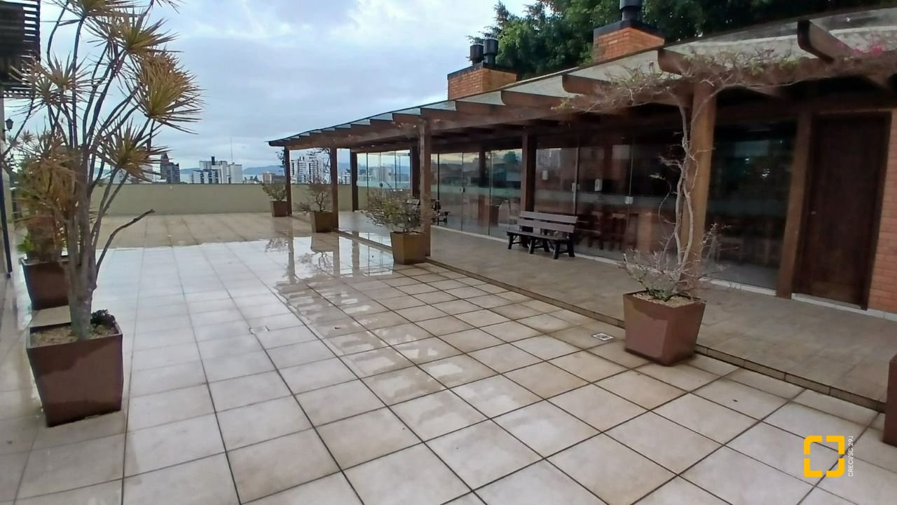 Apartamento com 83m², 4 quartos (sendo 1 suíte), 2 garagens, no bairro Canto em Florianópolis