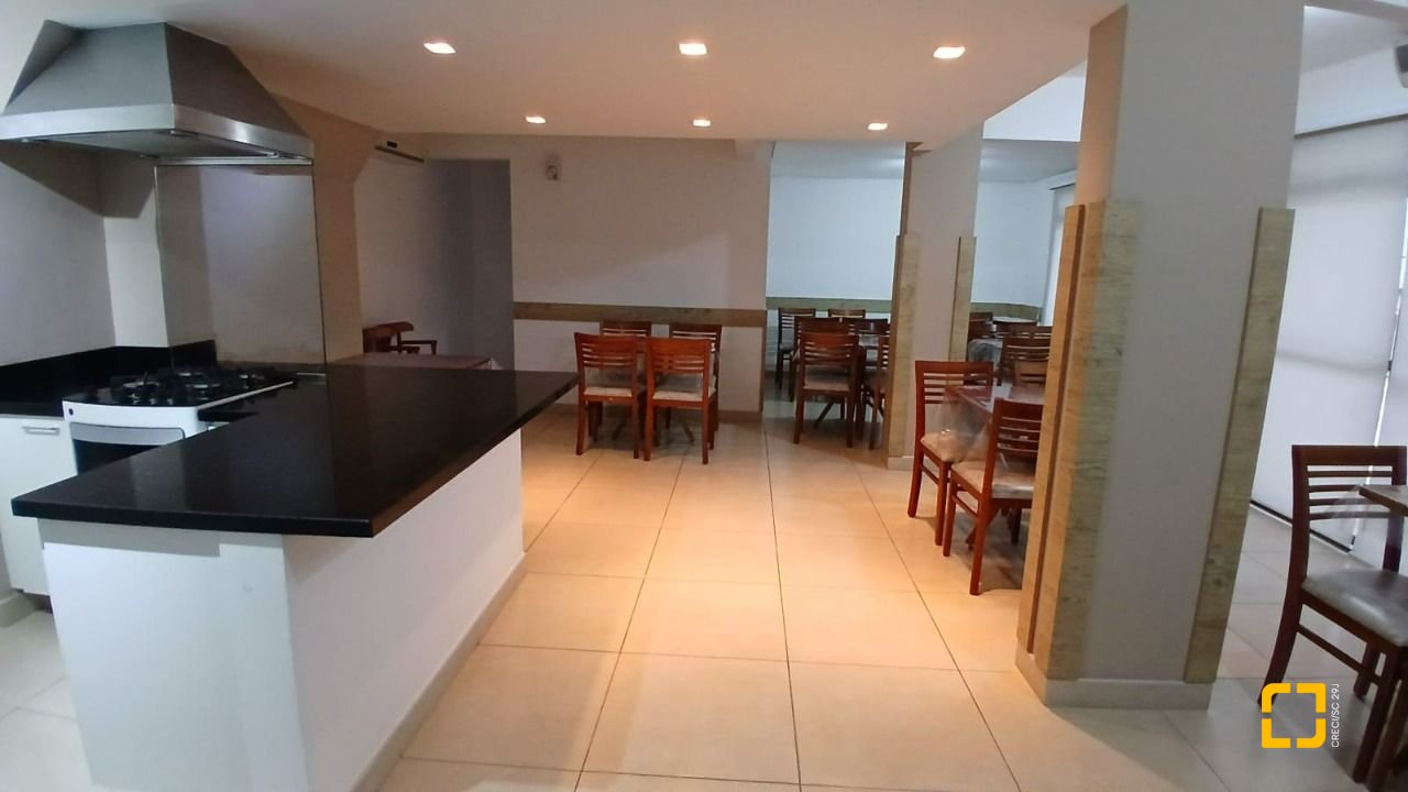 Apartamento com 83m², 4 quartos (sendo 1 suíte), 2 garagens, no bairro Canto em Florianópolis
