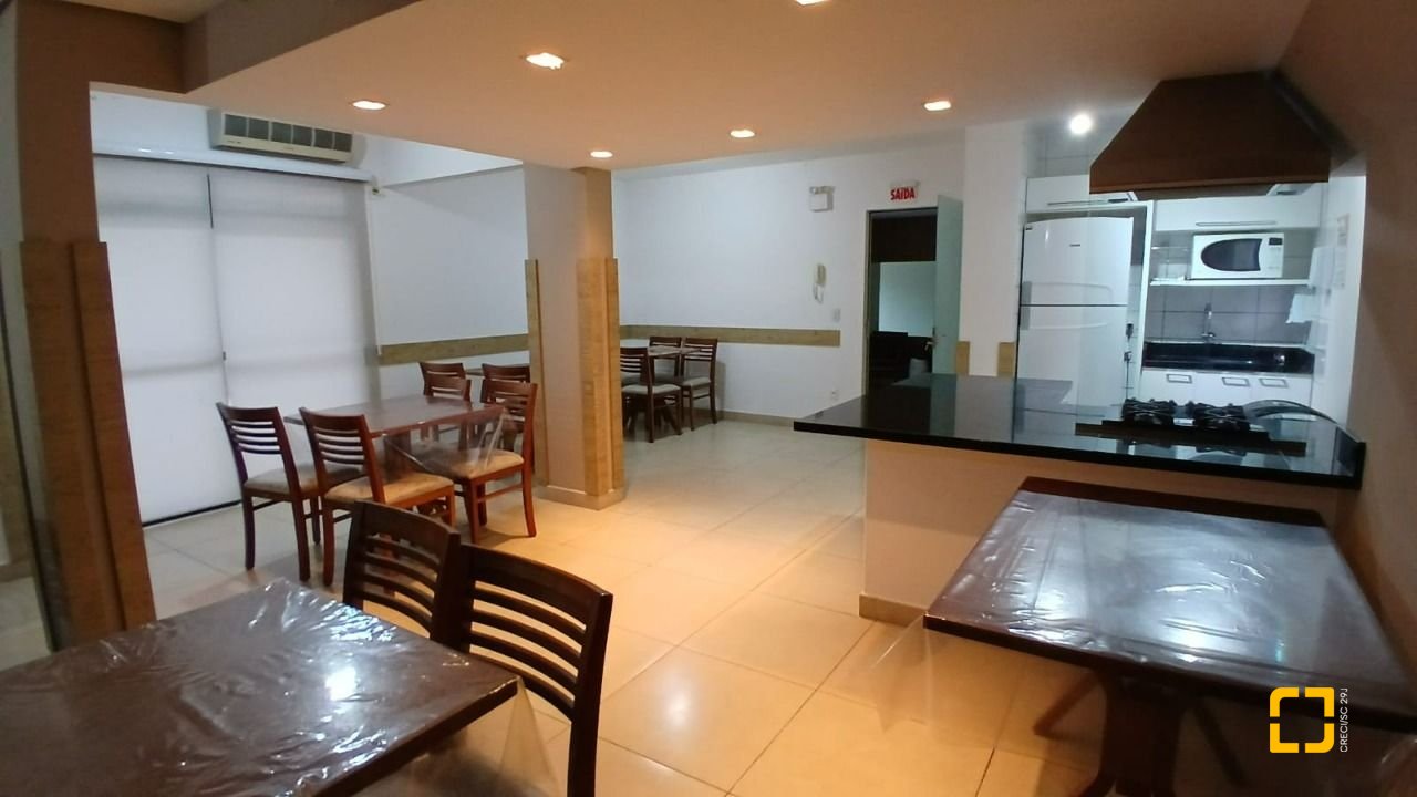 Apartamento com 83m², 4 quartos (sendo 1 suíte), 2 garagens, no bairro Canto em Florianópolis
