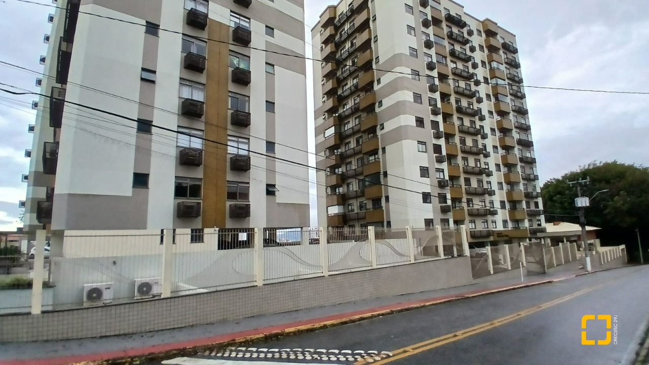 Apartamento com 83m², 4 quartos (sendo 1 suíte), 2 garagens, no bairro Canto em Florianópolis