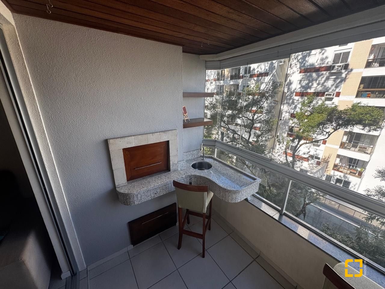 Apartamento com 69m², 3 quartos (sendo 1 suíte), 1 garagem, no bairro João Paulo em Florianópolis