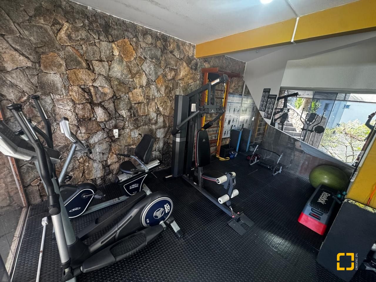 Apartamento com 69m², 3 quartos (sendo 1 suíte), 1 garagem, no bairro João Paulo em Florianópolis