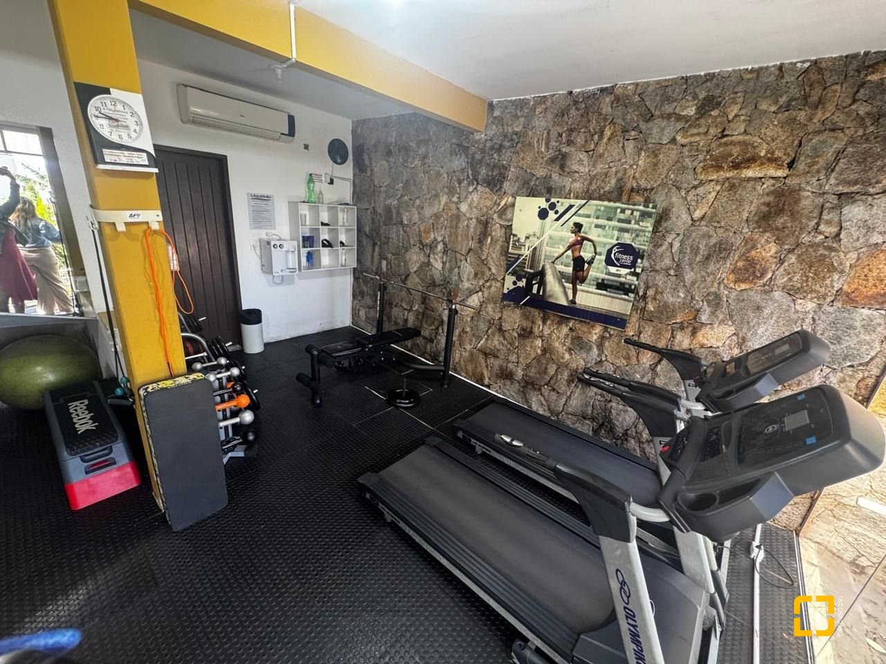 Apartamento com 69m², 3 quartos (sendo 1 suíte), 1 garagem, no bairro João Paulo em Florianópolis