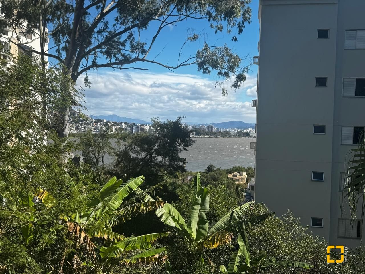 Apartamento com 69m², 3 quartos (sendo 1 suíte), 1 garagem, no bairro João Paulo em Florianópolis