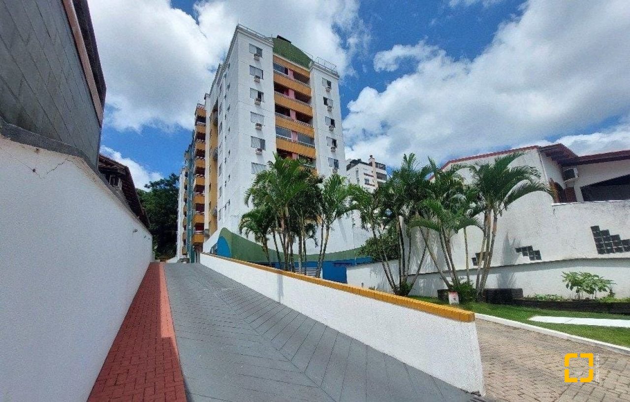 Apartamento com 69m², 3 quartos (sendo 1 suíte), 1 garagem, no bairro João Paulo em Florianópolis