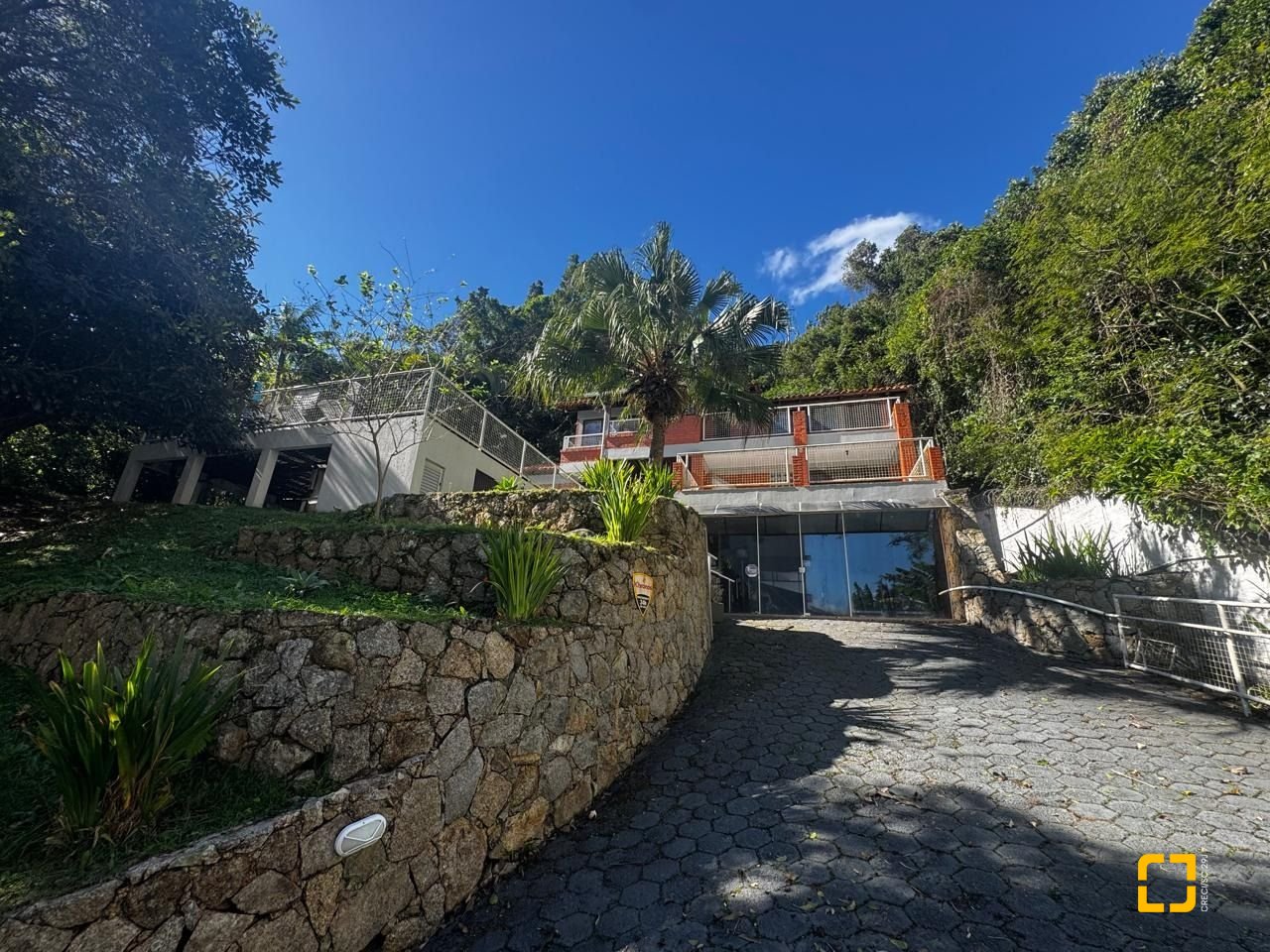 Apartamento com 69m², 3 quartos (sendo 1 suíte), 1 garagem, no bairro João Paulo em Florianópolis