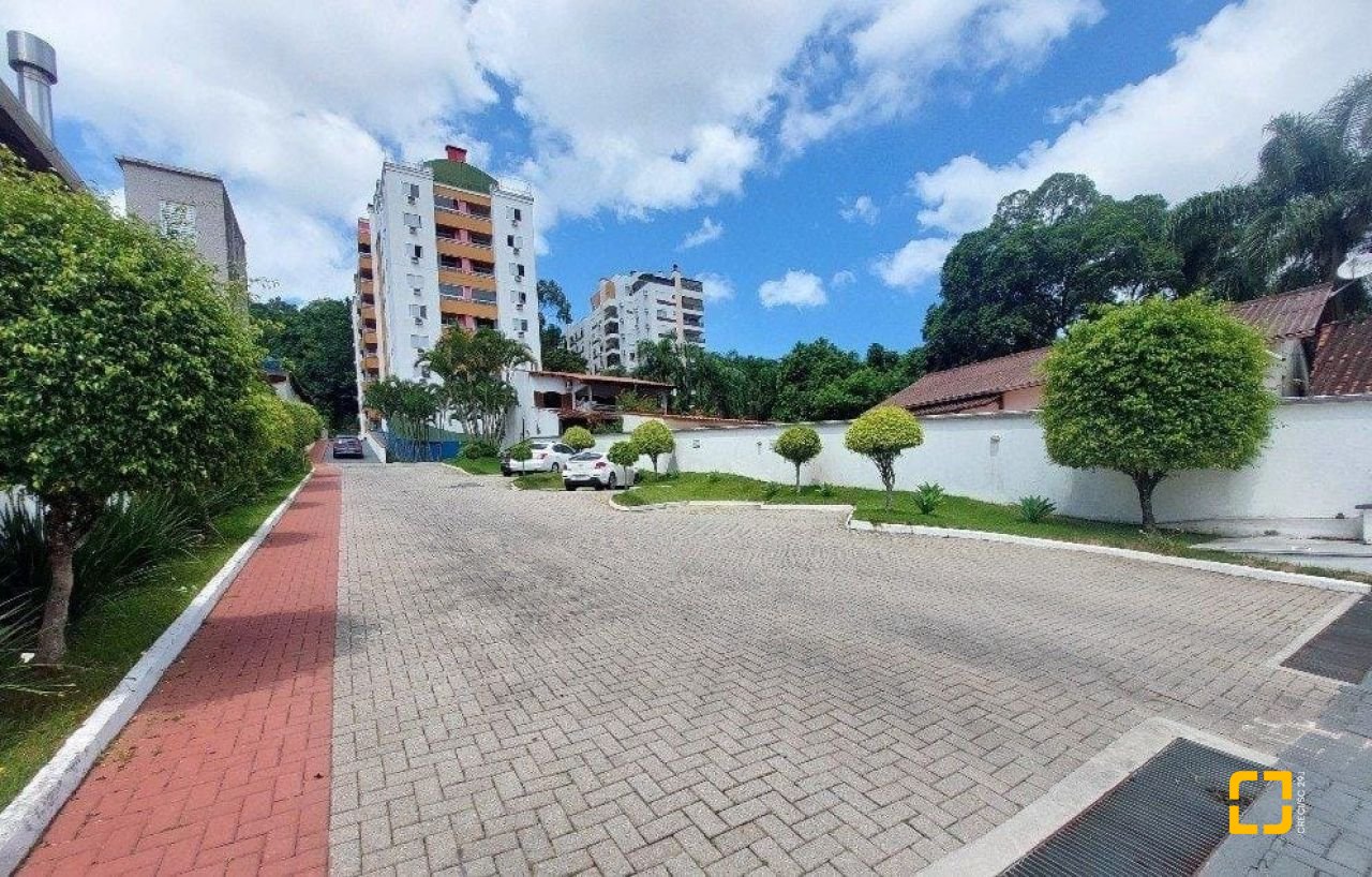 Apartamento com 69m², 3 quartos (sendo 1 suíte), 1 garagem, no bairro João Paulo em Florianópolis