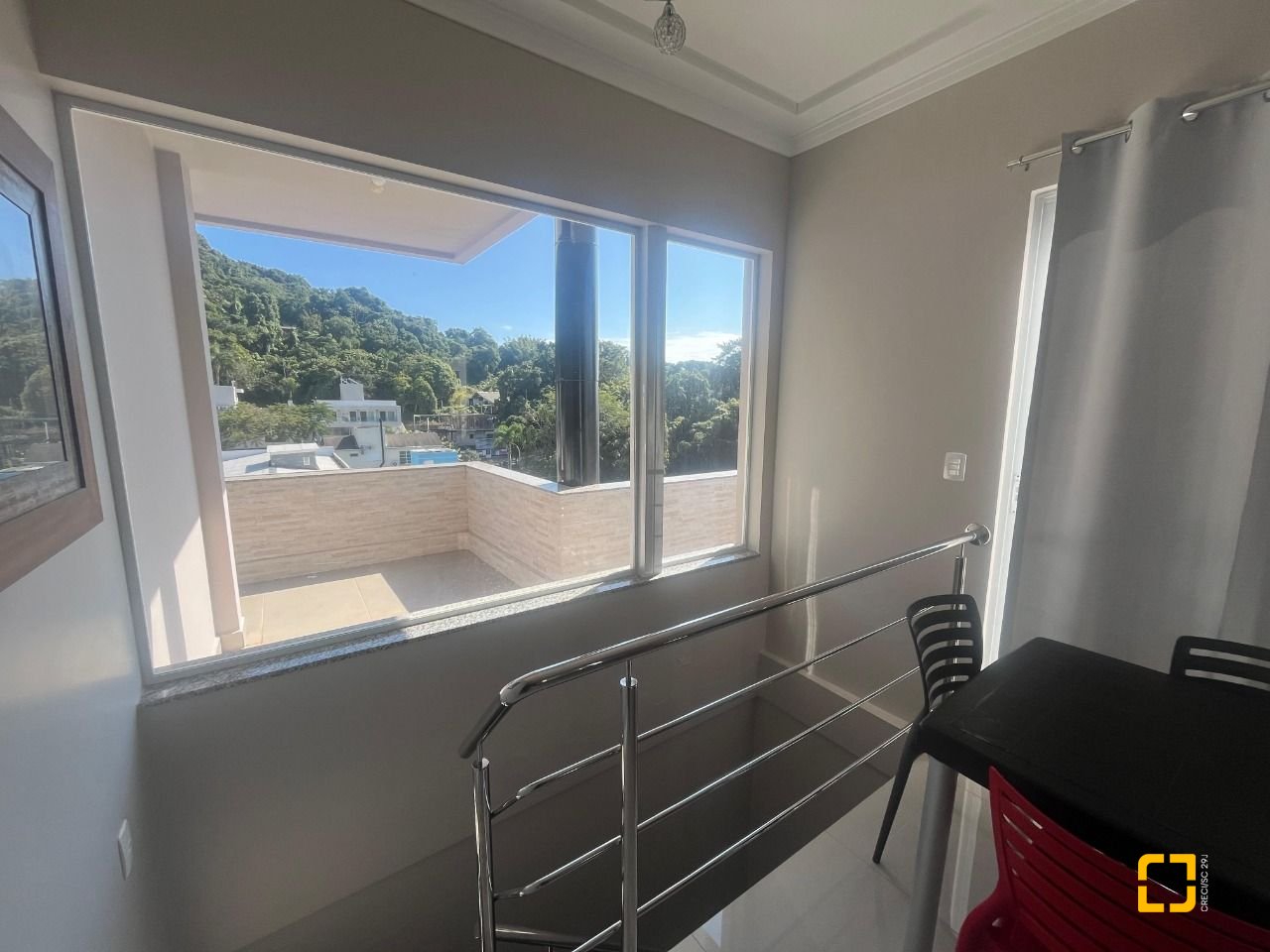 Cobertura com 128m², 5 quartos (sendo 1 suíte), 1 garagem, no bairro Canasvieiras em Florianópolis