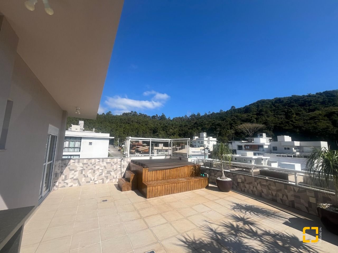 Cobertura com 128m², 5 quartos (sendo 1 suíte), 1 garagem, no bairro Canasvieiras em Florianópolis