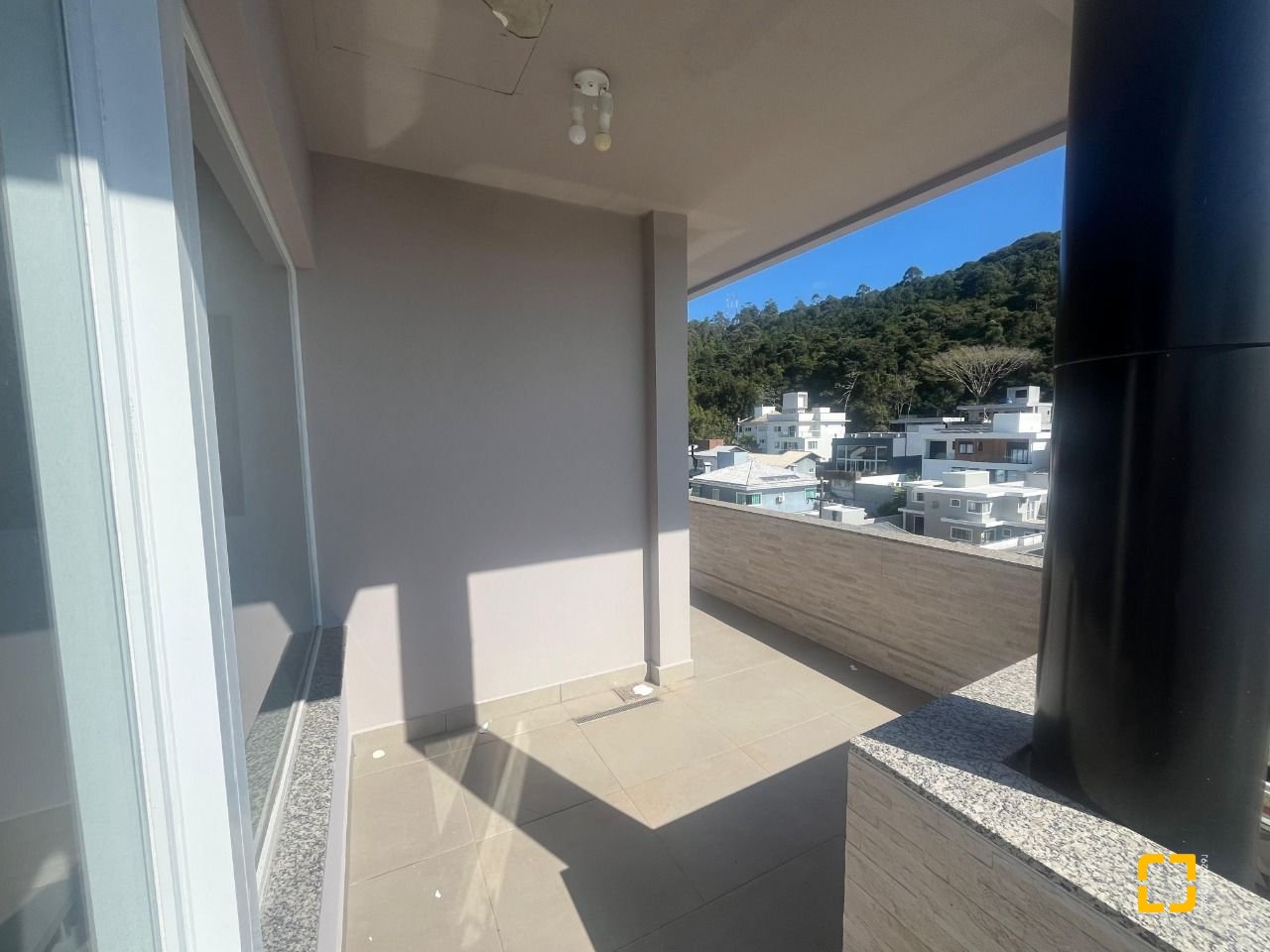 Cobertura com 128m², 5 quartos (sendo 1 suíte), 1 garagem, no bairro Canasvieiras em Florianópolis