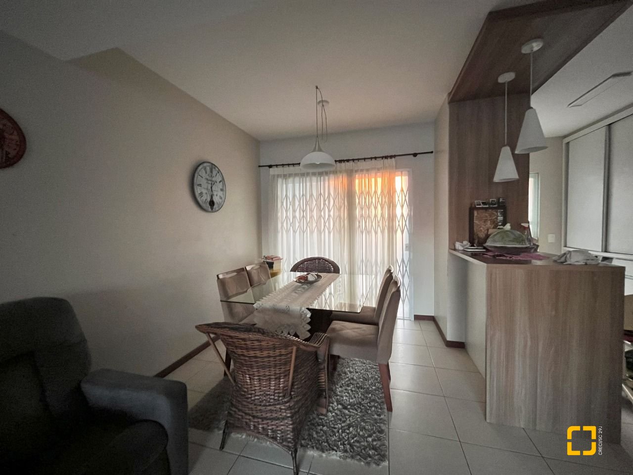 Casa com 120m², 4 quartos (sendo 1 suíte), 2 garagens, no bairro Campeche em Florianópolis