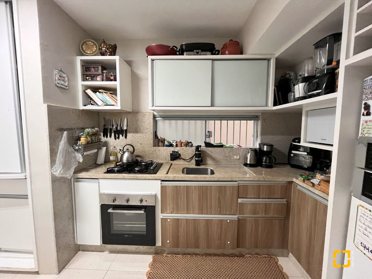 Casa com 120m², 4 quartos (sendo 1 suíte), 2 garagens, no bairro Campeche em Florianópolis