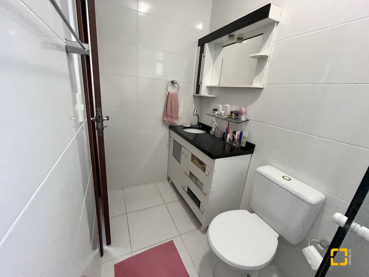 Casa com 120m², 4 quartos (sendo 1 suíte), 2 garagens, no bairro Campeche em Florianópolis