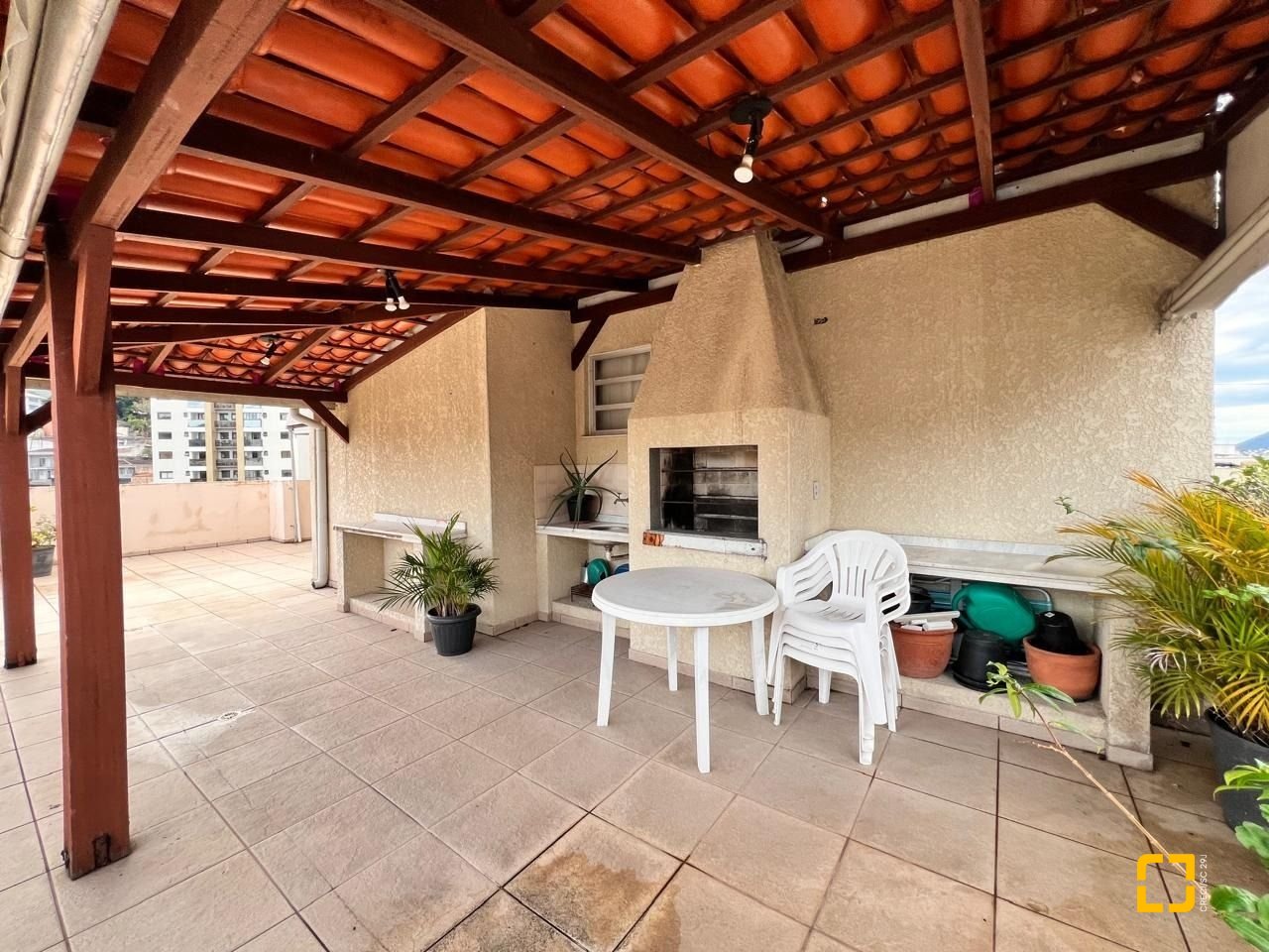 Cobertura com 176m², 4 quartos (sendo 1 suíte), 2 garagens, no bairro Trindade em Florianópolis