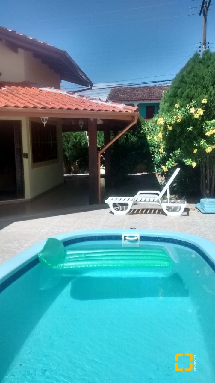 Casa com 400m², 10 quartos (sendo 3 suítes), 5 garagens, no bairro Canasvieiras em Florianópolis