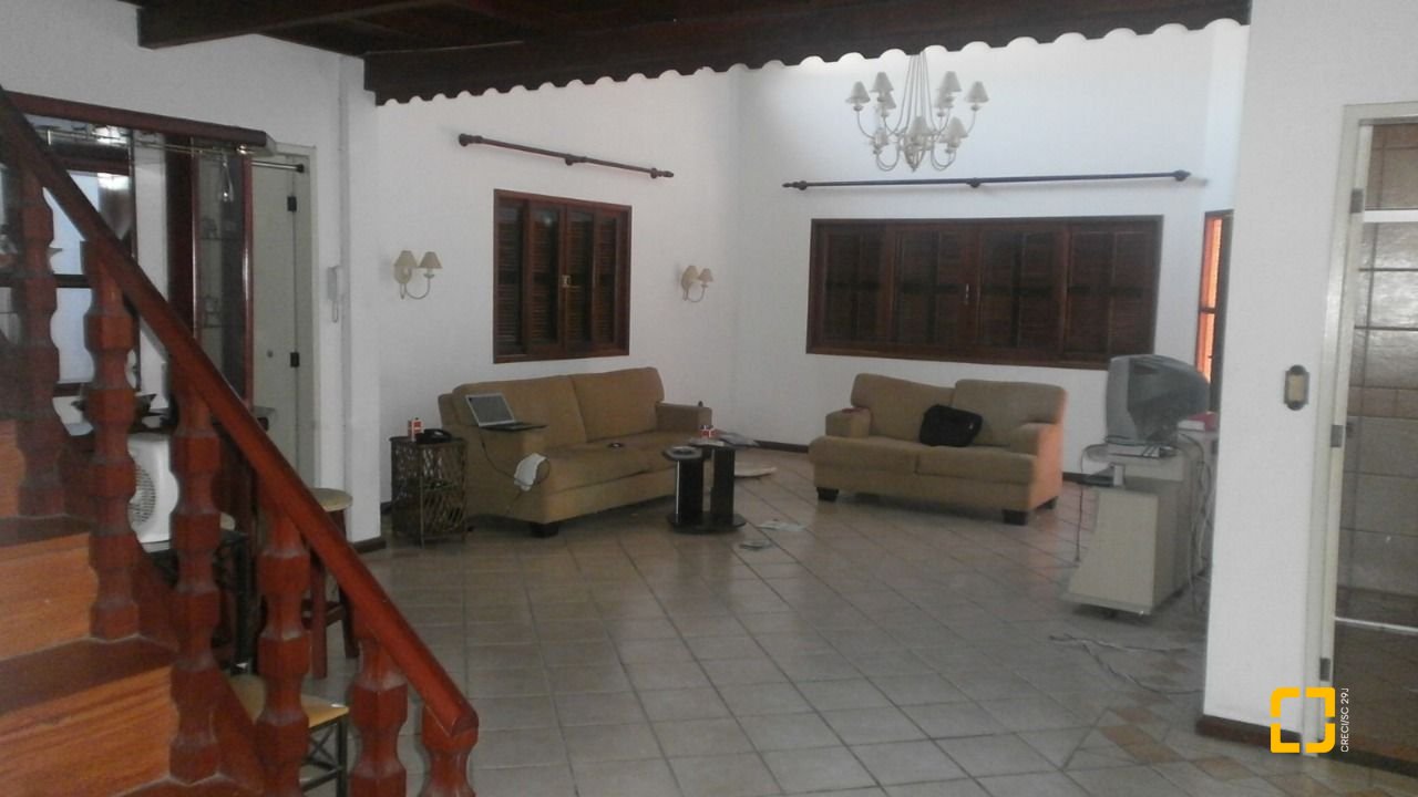 Casa com 400m², 10 quartos (sendo 3 suítes), 5 garagens, no bairro Canasvieiras em Florianópolis
