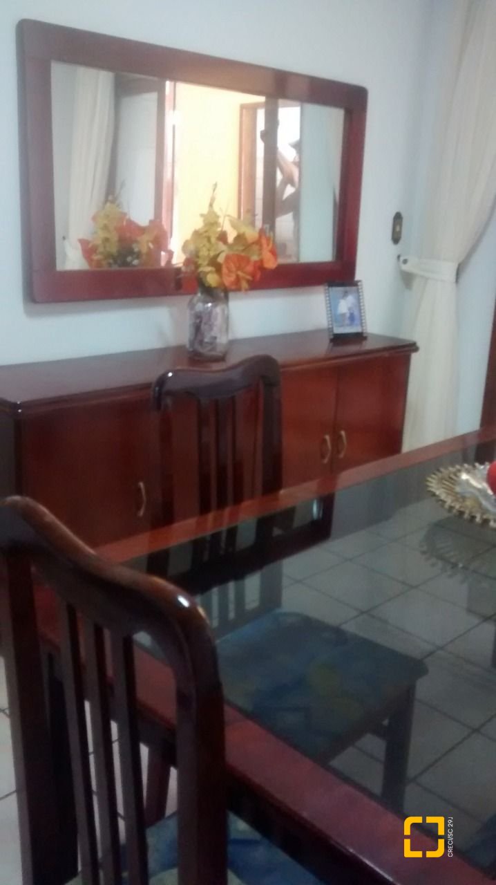 Casa com 400m², 10 quartos (sendo 3 suítes), 5 garagens, no bairro Canasvieiras em Florianópolis