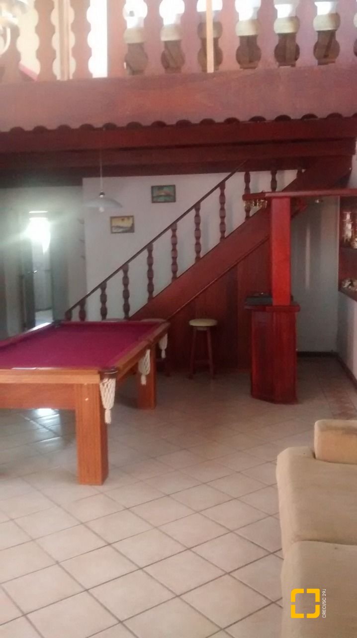 Casa com 400m², 10 quartos (sendo 3 suítes), 5 garagens, no bairro Canasvieiras em Florianópolis