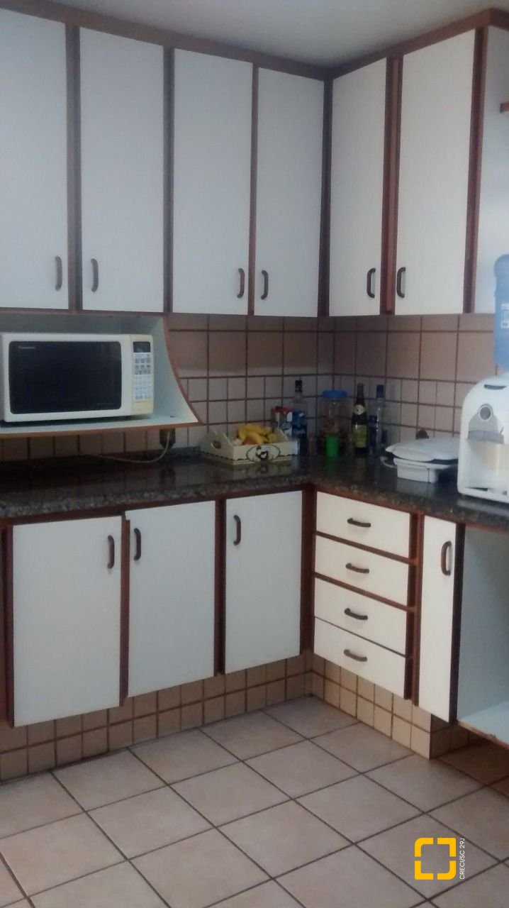 Casa com 400m², 10 quartos (sendo 3 suítes), 5 garagens, no bairro Canasvieiras em Florianópolis