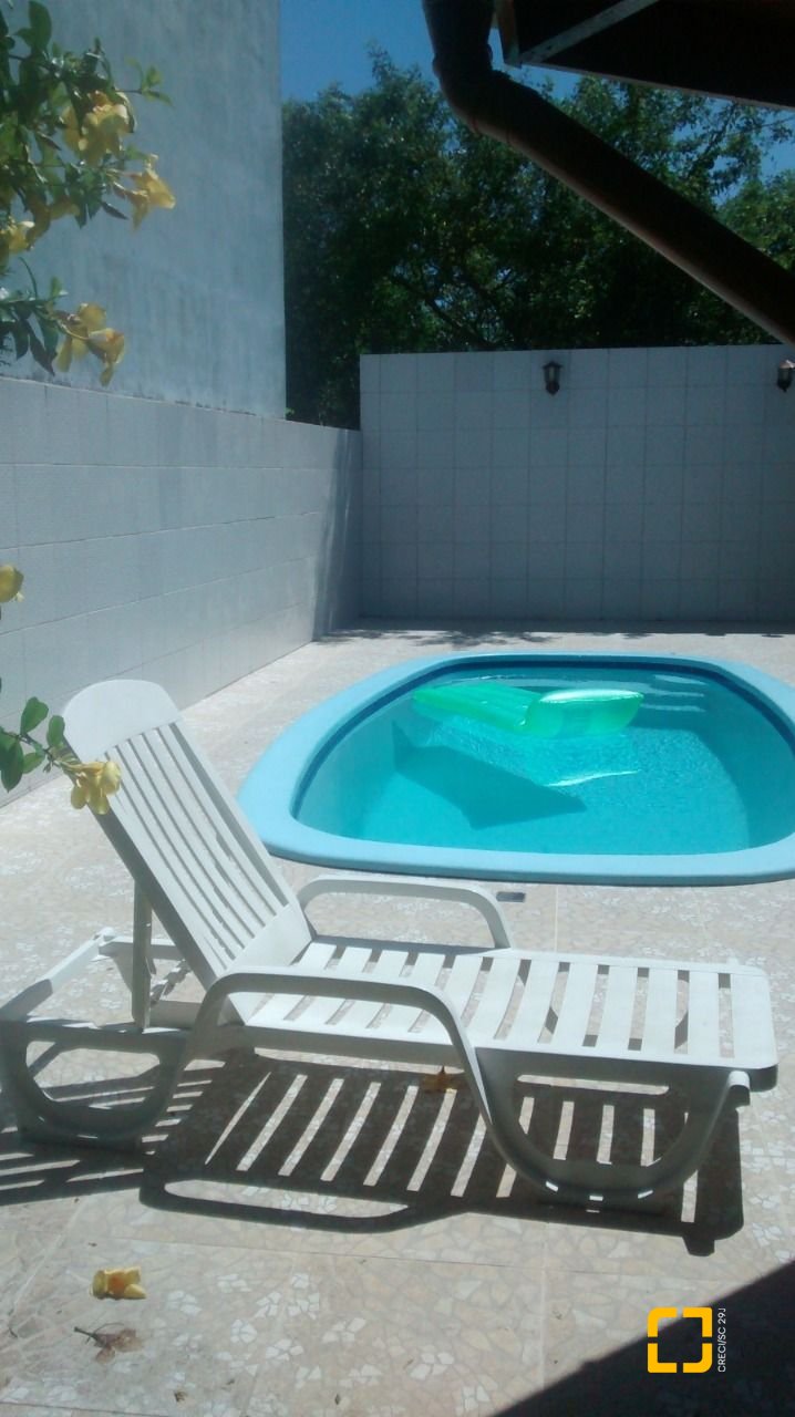 Casa com 400m², 10 quartos (sendo 3 suítes), 5 garagens, no bairro Canasvieiras em Florianópolis
