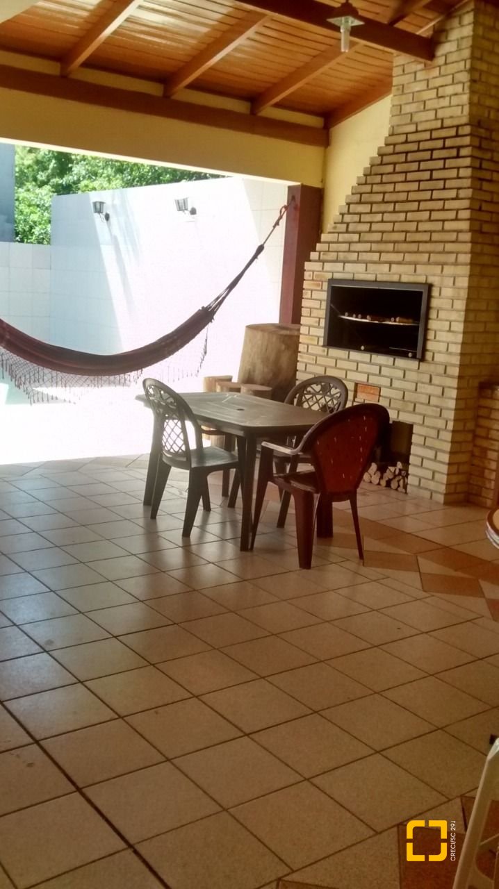 Casa com 400m², 10 quartos (sendo 3 suítes), 5 garagens, no bairro Canasvieiras em Florianópolis