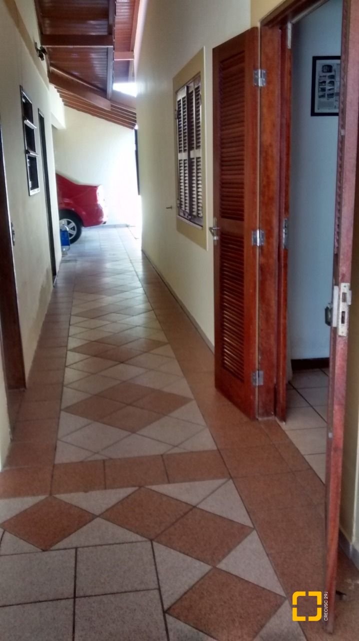 Casa com 400m², 10 quartos (sendo 3 suítes), 5 garagens, no bairro Canasvieiras em Florianópolis