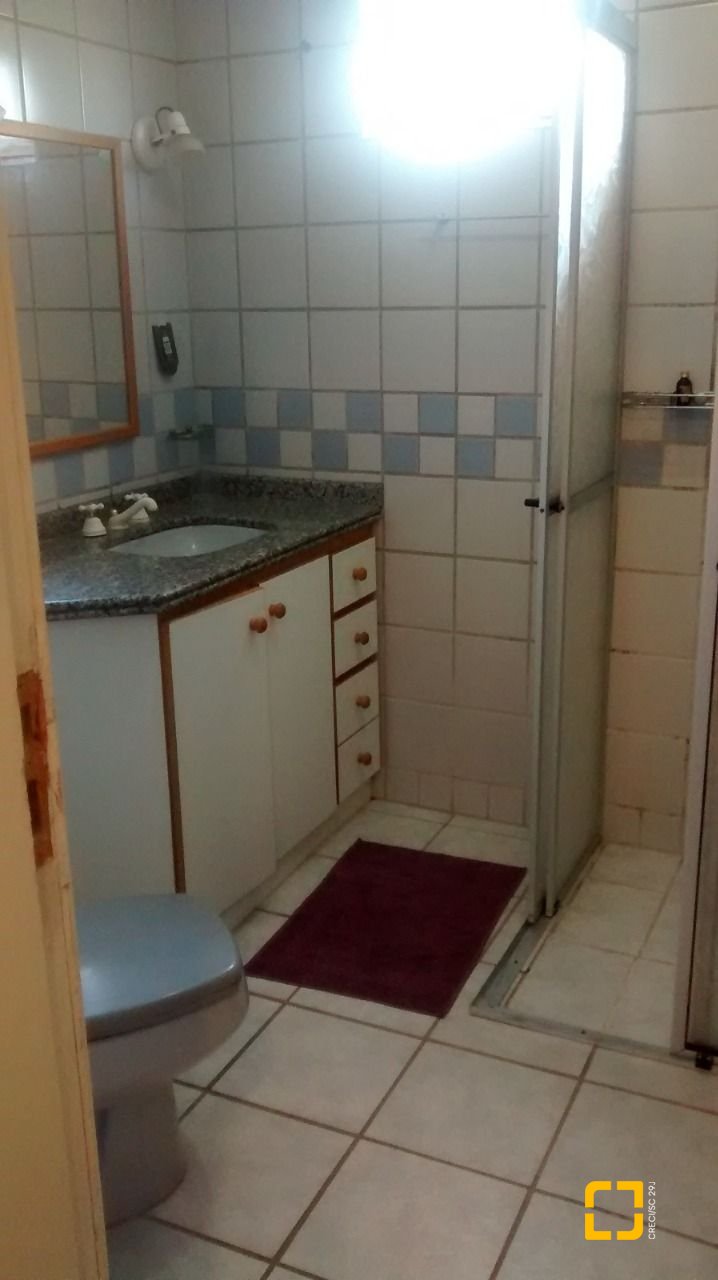 Casa com 400m², 10 quartos (sendo 3 suítes), 5 garagens, no bairro Canasvieiras em Florianópolis