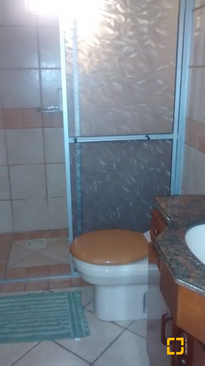Casa com 400m², 10 quartos (sendo 3 suítes), 5 garagens, no bairro Canasvieiras em Florianópolis