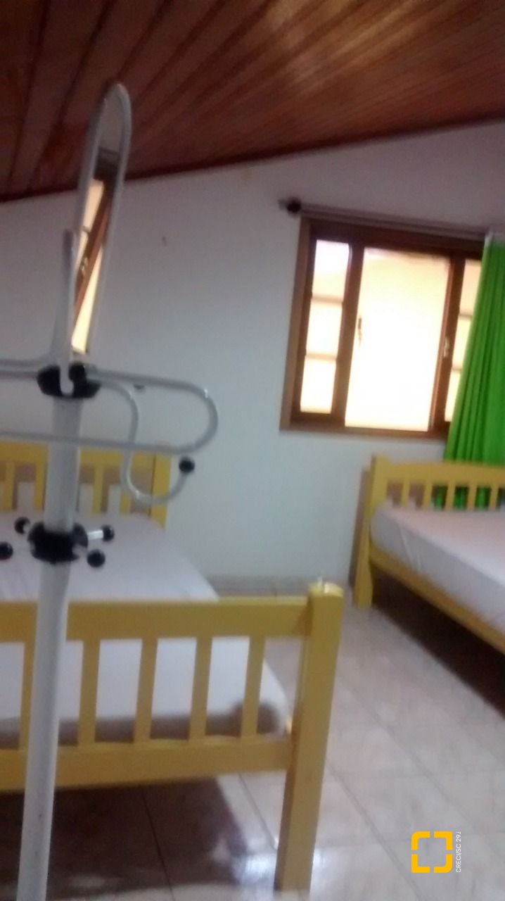 Casa com 400m², 10 quartos (sendo 3 suítes), 5 garagens, no bairro Canasvieiras em Florianópolis