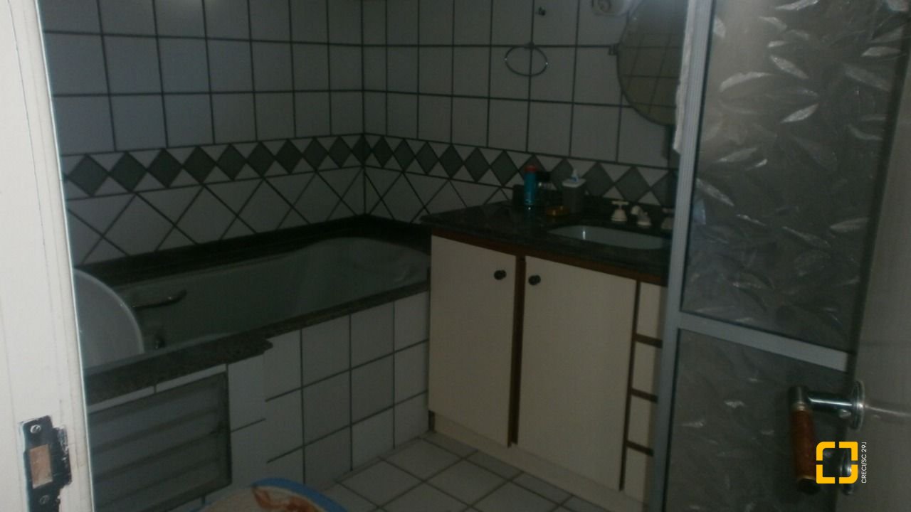 Casa com 400m², 10 quartos (sendo 3 suítes), 5 garagens, no bairro Canasvieiras em Florianópolis