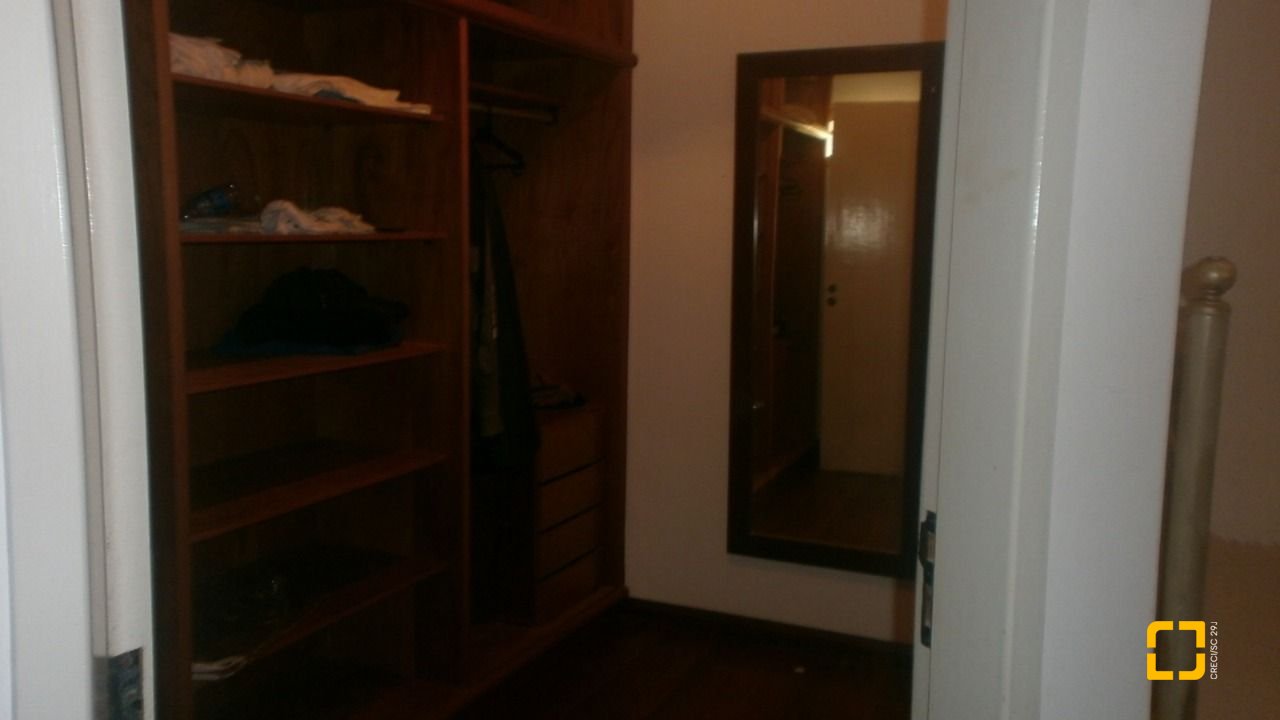 Casa com 400m², 10 quartos (sendo 3 suítes), 5 garagens, no bairro Canasvieiras em Florianópolis