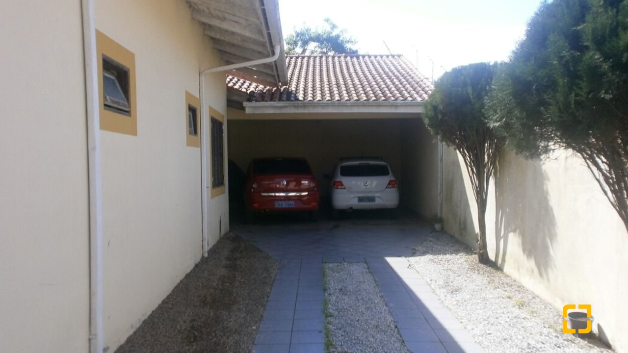 Casa com 400m², 10 quartos (sendo 3 suítes), 5 garagens, no bairro Canasvieiras em Florianópolis