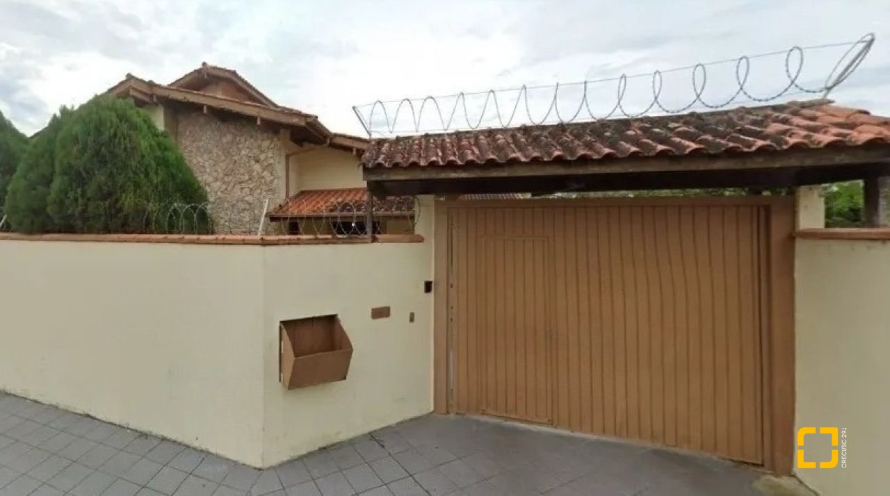 Casa com 400m², 10 quartos (sendo 3 suítes), 5 garagens, no bairro Canasvieiras em Florianópolis