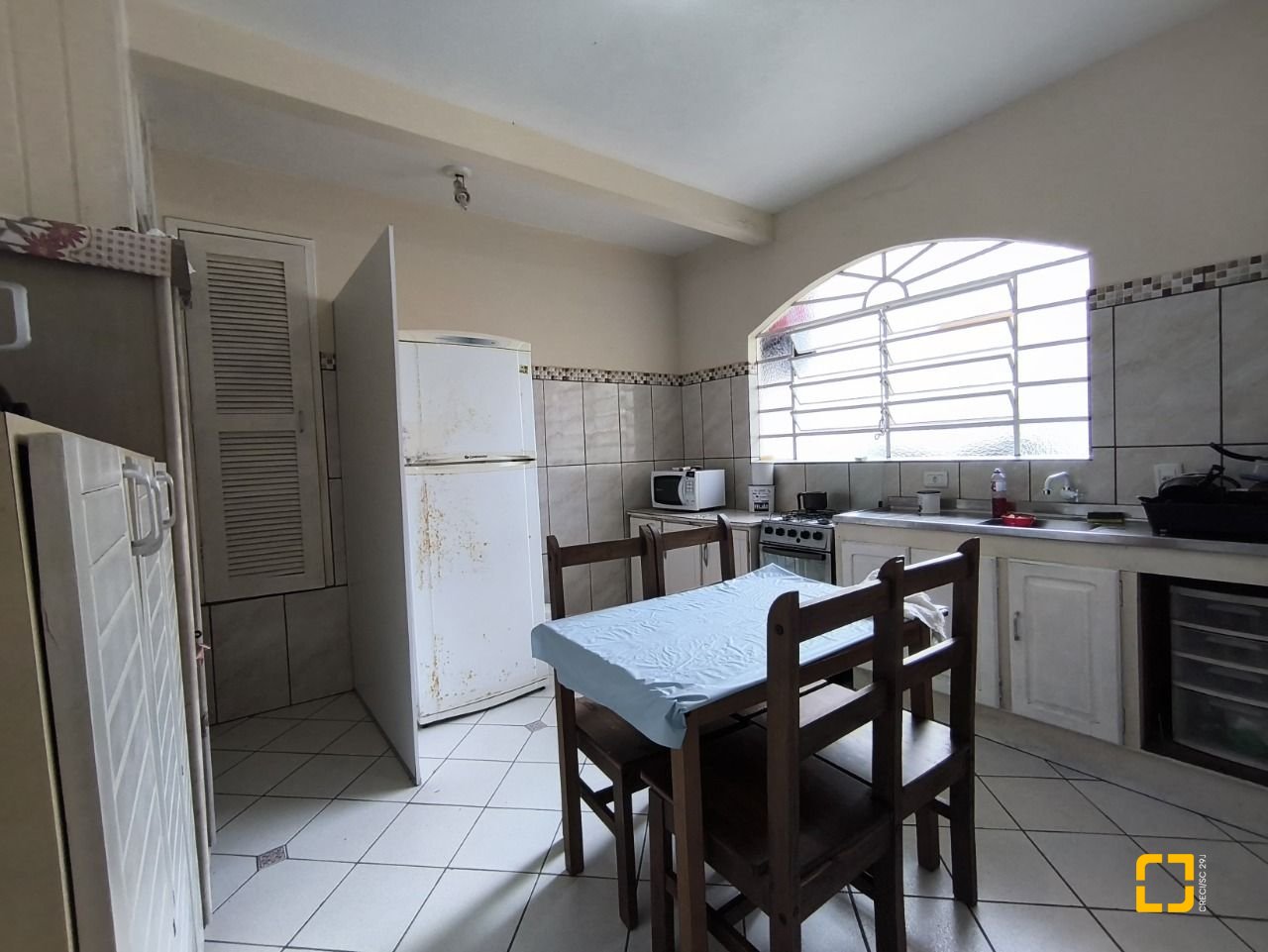 Casa com 269m², 12 quartos (sendo 2 suítes), 2 garagens, no bairro Pantanal em Florianópolis