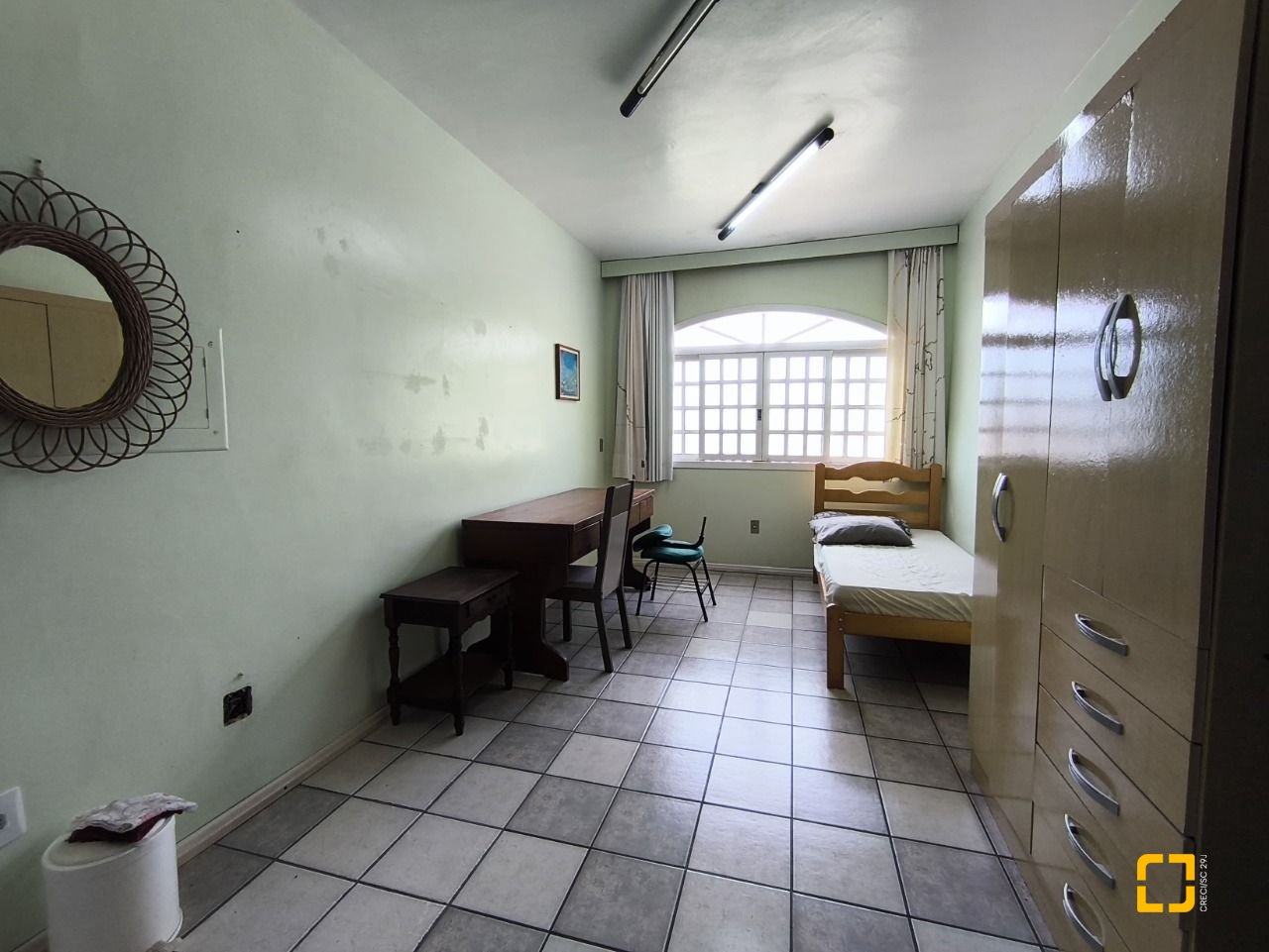 Casa com 269m², 12 quartos (sendo 2 suítes), 2 garagens, no bairro Pantanal em Florianópolis
