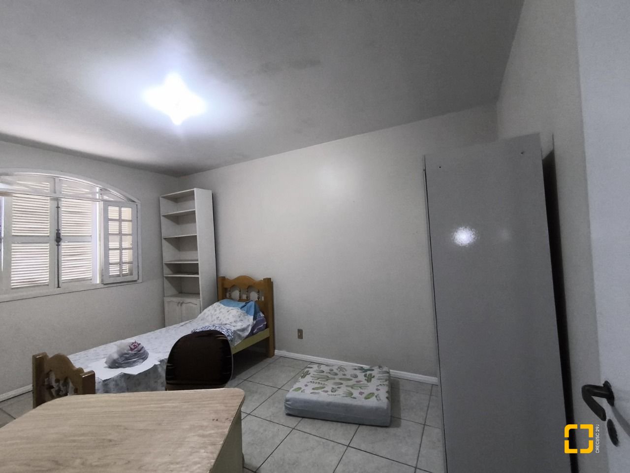 Casa com 269m², 12 quartos (sendo 2 suítes), 2 garagens, no bairro Pantanal em Florianópolis