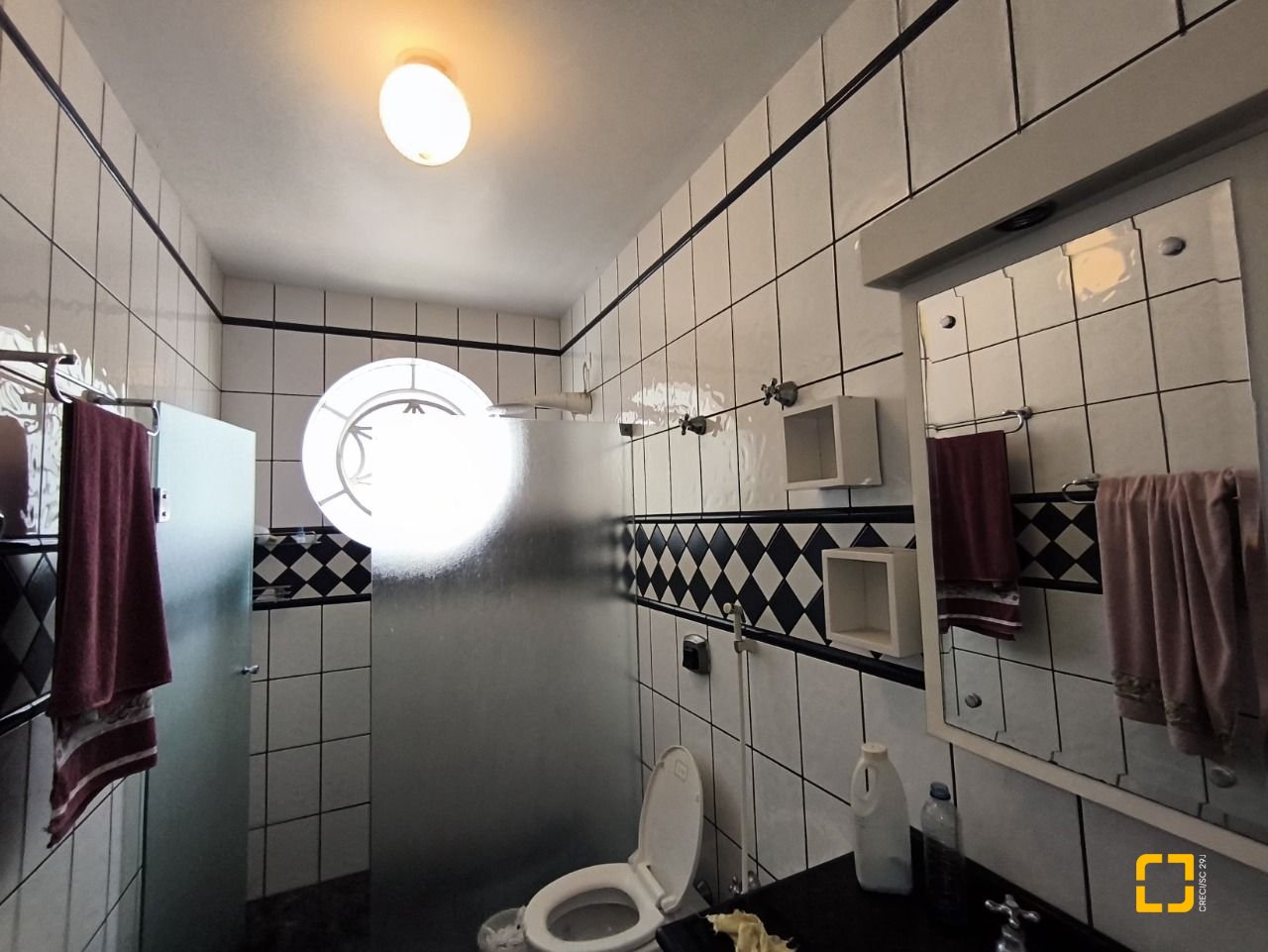 Casa com 269m², 12 quartos (sendo 2 suítes), 2 garagens, no bairro Pantanal em Florianópolis