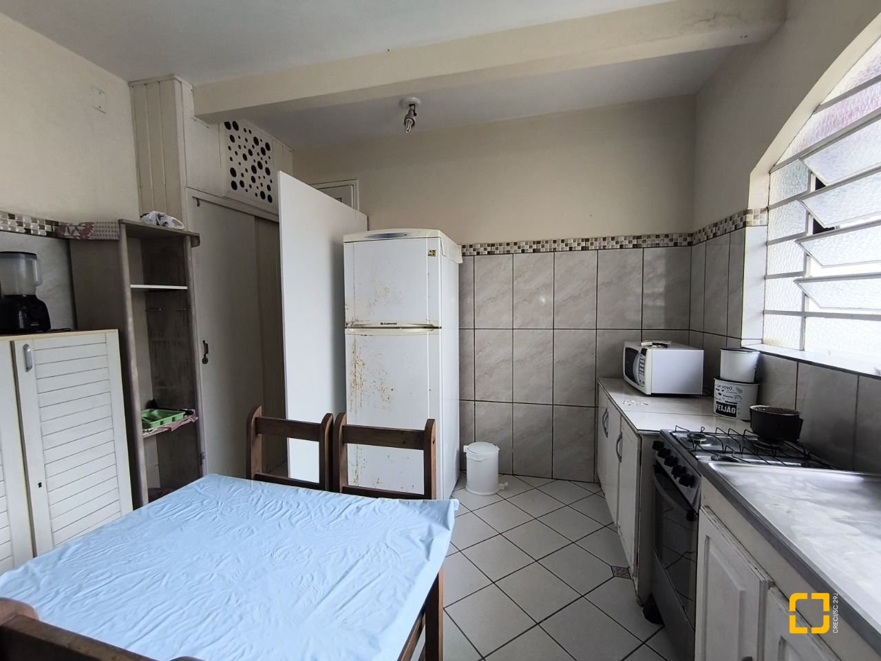 Casa com 269m², 12 quartos (sendo 2 suítes), 2 garagens, no bairro Pantanal em Florianópolis
