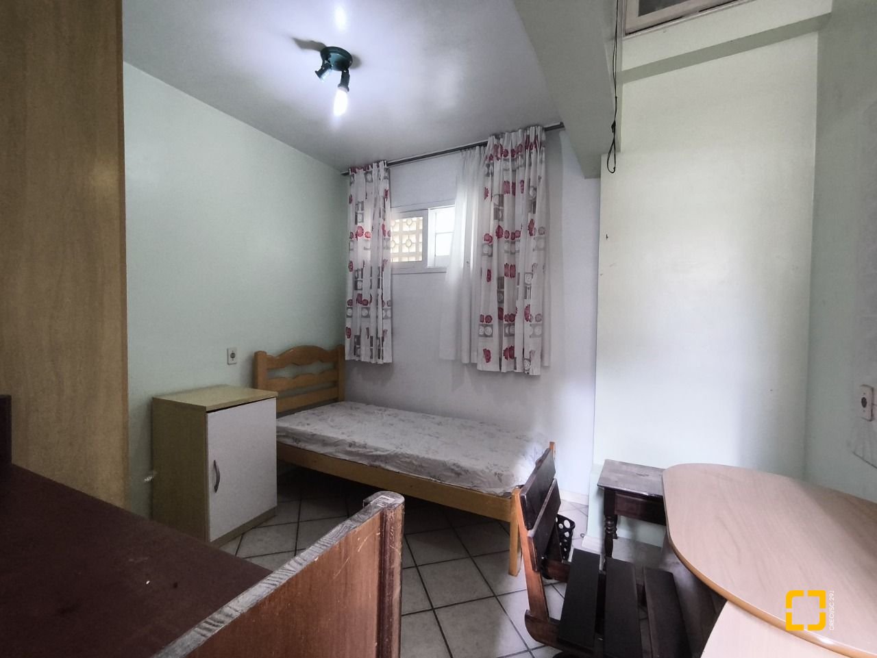 Casa com 269m², 12 quartos (sendo 2 suítes), 2 garagens, no bairro Pantanal em Florianópolis
