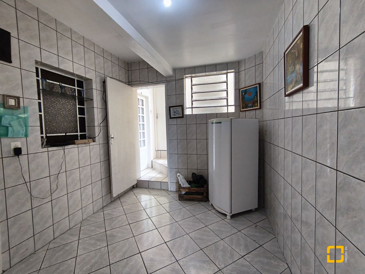 Casa com 269m², 12 quartos (sendo 2 suítes), 2 garagens, no bairro Pantanal em Florianópolis